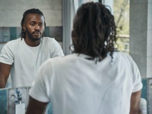 Ton cœur et tes blessures non réglées dictent tes choix